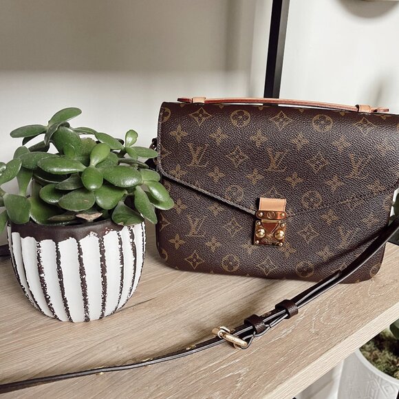 Louis Vuitton Bags Louis Vuitton Pochette Metis Monogram Messenger